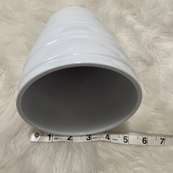 5.5 inch Glossy White Honey comb pattern, ceramic planter pot - Picture 4 of 8